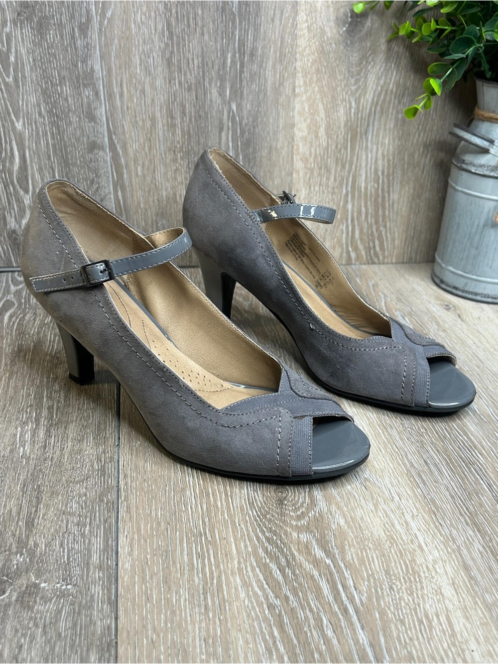 Dexflex Comfort Gray Suede Peep Toe Mary Jane Ankle Strap Heels Size 10
